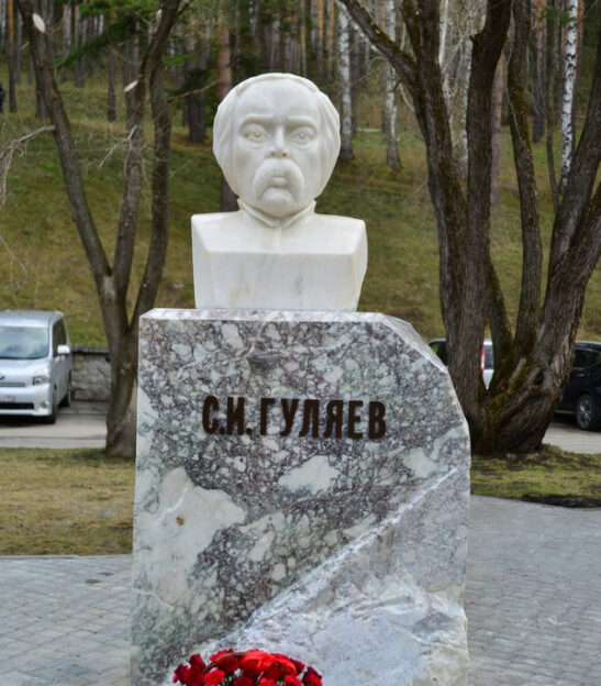 В Белокурихе установили бюст исследователя Алтая Степана Гуляева