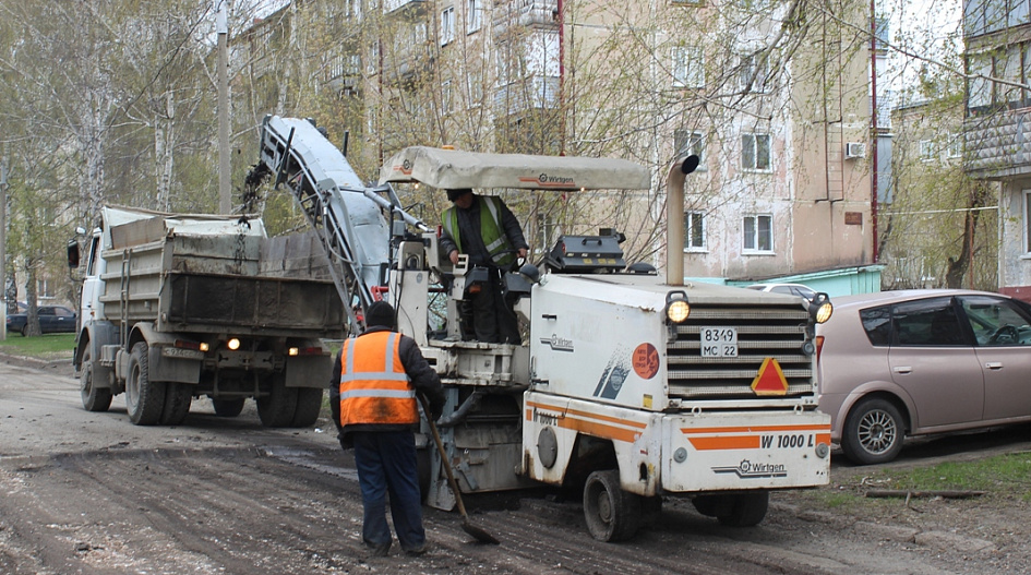 В Барнауле продолжается текущий ремонт дорог