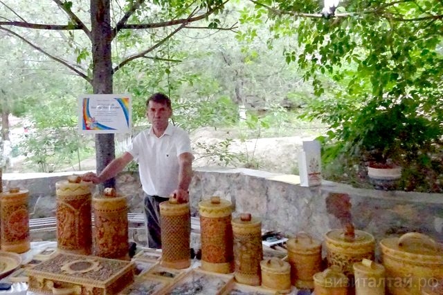 Одна неделя – два мастера: все лето на «Бирюзовой Катуни» будут проходить выставки и уроки от «Города мастеров»