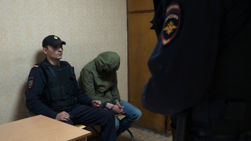 Полицейские задержали участников разбойного нападения на таксиста