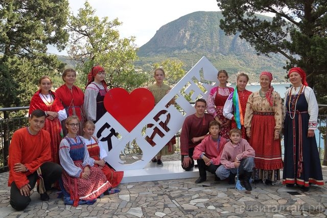 Самые яркие и интересные народные обряды и праздники живут и сегодня. «Верея» покажет их 12 июня на «Бирюзовой Катуни»