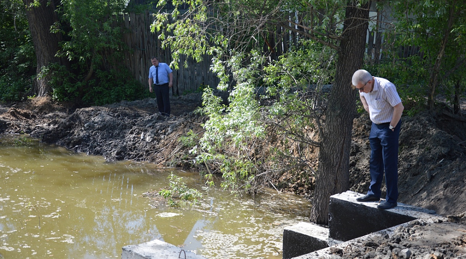 В барнаульском поселке Ильича усовершенствовали водопропускное устройство