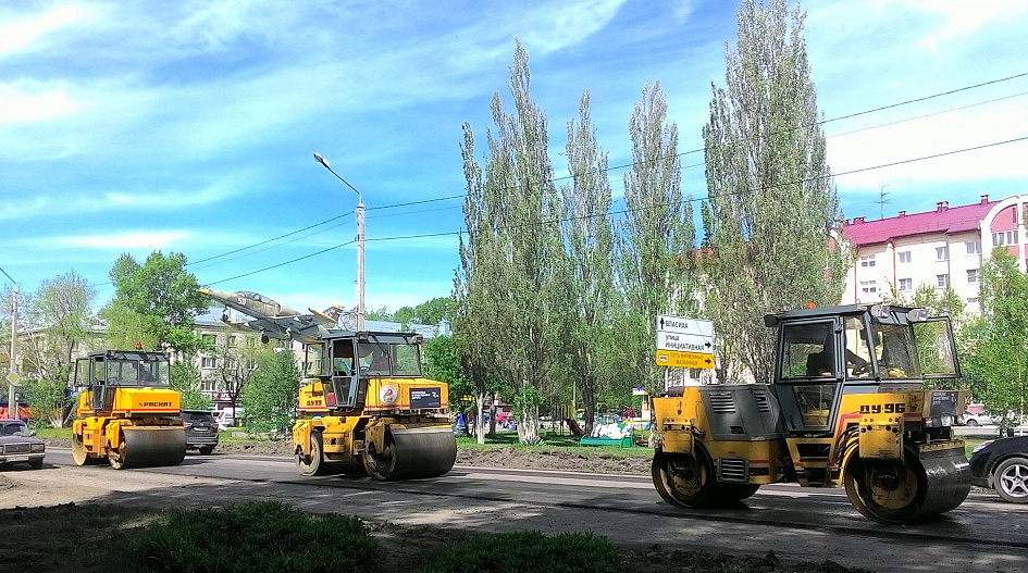 В Новосиликатном продолжается капремонт дорожного полотна