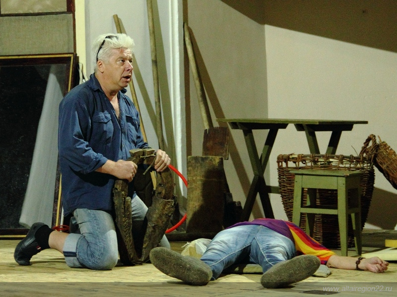 В Бийском драматическом театре Алтайского края ставят спектакль «Очень простая история»