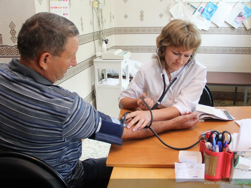 В Алтайском крае 1014 специалистов стали участниками программы «Земский доктор» за время ее действия