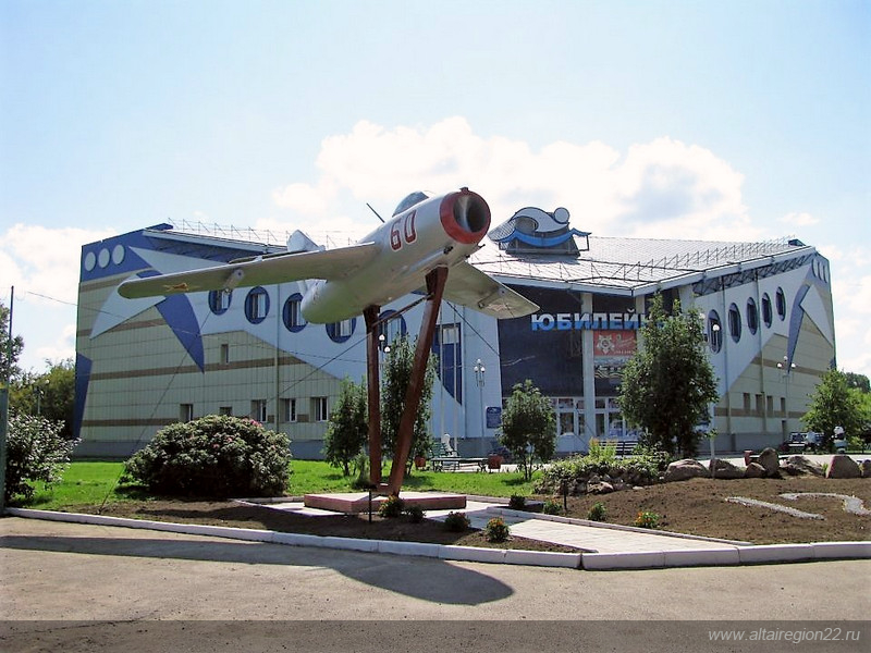 В алтайском парке «Патриот» установили истребитель Миг-15