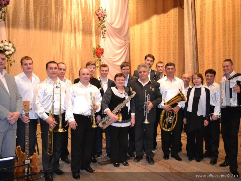 Указом Губернатора Алтайского края Виктора Томенко трем творческим коллективам региона присвоены высокие звания