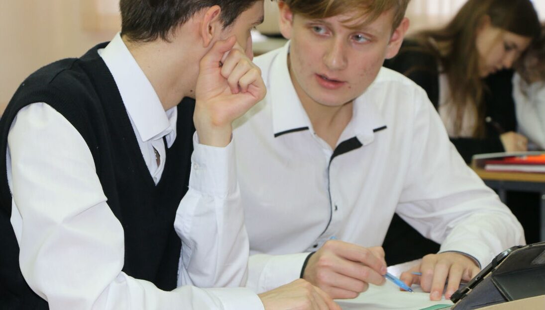 В школах Барнаула проходит апробация электронной формы учебника по финансовой грамотности