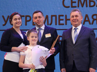 Многодетная семья из Алтайского края примет участие в церемонии награждения победителей всероссийского конкурса «Семья года – 2018»