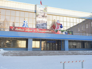 Новогодние представления для школьников проходят в обновленном Дворце культуры Барнаула