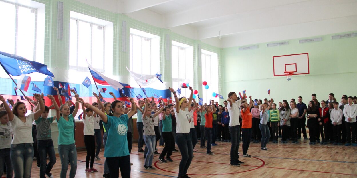 В преддверии Нового года в Баевском районе открыли обновленный школьный спортивный зал
