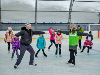 Жителей Барнаула научат кататься на коньках