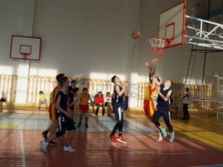 Около 11 миллионов рублей направили на ремонт спортивного зала одной из школ Тальменского района Алтайского края