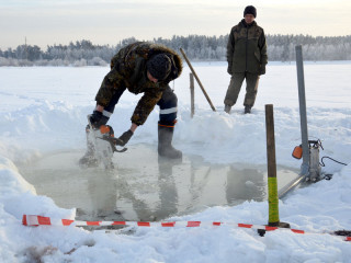 В Михайловском районе Алтайского края установили специальную установку для аэрации озера