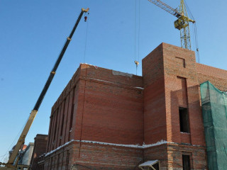 Строительство Алтайского государственного театра кукол «Сказка»: выполнено почти 50% от планового объема работ
