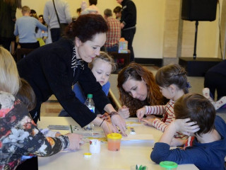 Семейную акцию провели в Молодежном театре Алтая