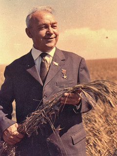 В Алтайском крае проведут мероприятия, посвященные 100-летию со дня рождения Героя Соцтруда Ильи Шумакова