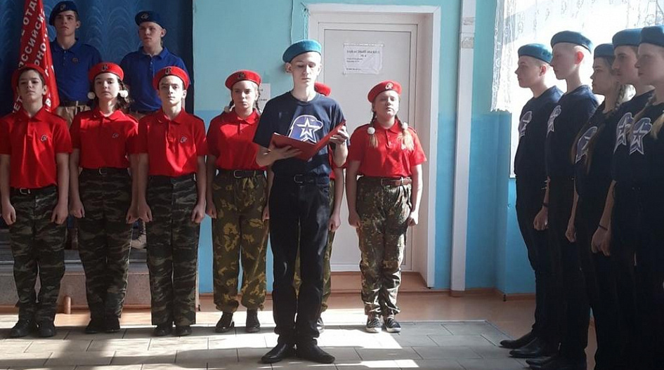 Пятьдесят барнаульских школьников пополнили ряды юнармейцев