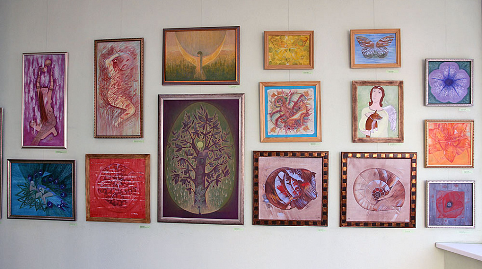 «Аз.Арт.Сибирь»: В Барнауле работает выставка картин Школы Веры Бочковской