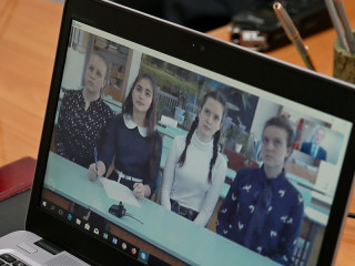 Губернатор Виктор Томенко оказал помощь девятикласснице Табунской средней школы Алтайского края в написании аттестационной работы