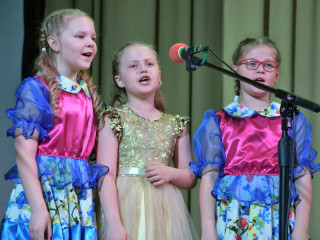 Около 450 юных артистов в Алтайском крае приняли участие в конкурсе концертных программ, посвященных Дню Победы