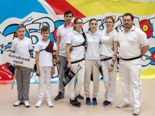 Команда алтайских лучниц стала серебряным призером чемпионата Кемеровской области