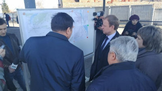 Губернатор Алтайского края Виктор Томенко поручил вести ремонт дорог в Камне-на-Оби с учетом мнения горожан