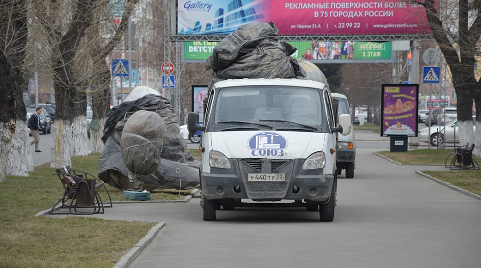 В центре Барнаула готовят выставку декоративных пасхальных яиц