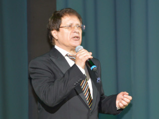 Гастроли народного артиста России и композитора Олега Иванова проходят в Алтайском крае