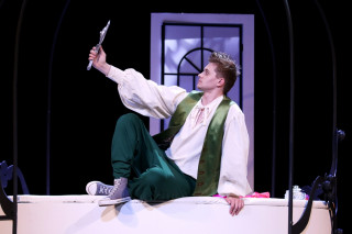 В Молодежном театре Алтая состоялась премьера комедии «Безумный день, или Женитьба Фигаро»