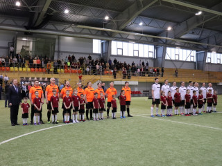 В Алтайском крае товарищеский футбольный матч команд органов власти и волонтеров стал стартом федерального проекта «Доверяй, играя»