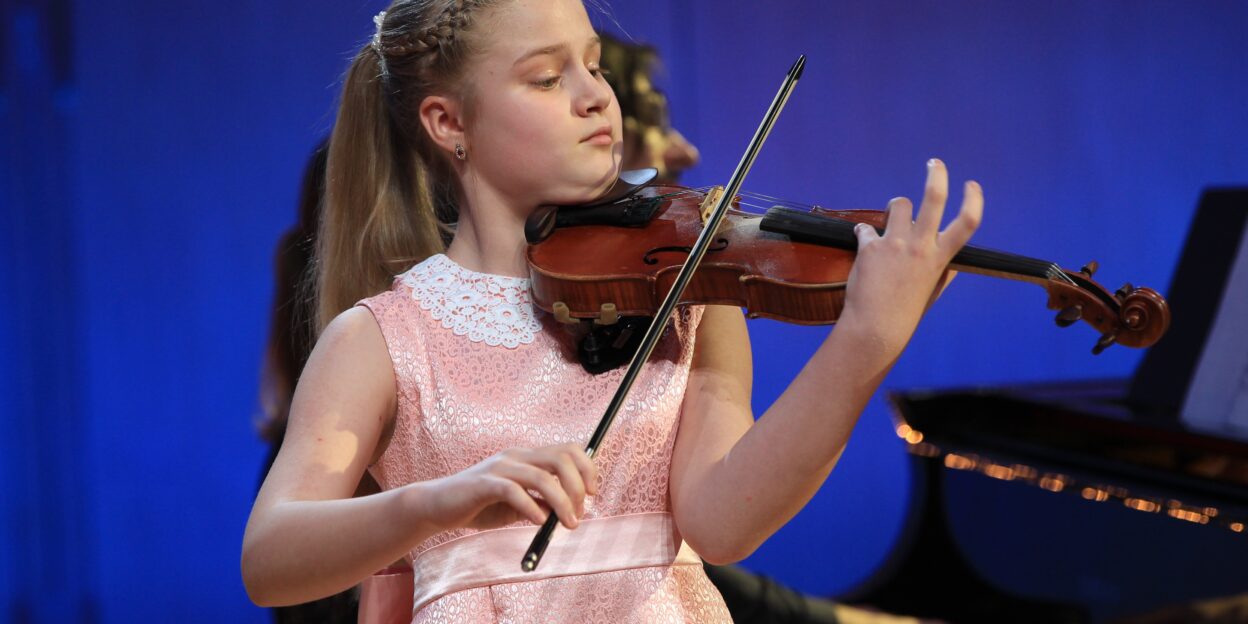 Двенадцатилетняя скрипачка из Барнауле Софья Колтакова привезла золото с Молодежных Дельфийских игр
