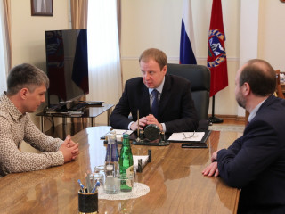 Губернатор Алтайского края Виктор Томенко обсудил главные проблемы Камня-на-Оби с жителем города Антоном Новиковым