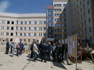 Губернатор Виктор Томенко поручил завершить строительство Алтайского противотуберкулезного диспансера