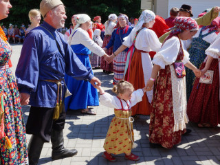 Турфирмы организуют доставку туристов на фестиваль «День России на Бирюзовой Катуни» в Алтайском крае