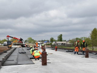 В Поспелихинском районе Алтайского края строят мост протяженностью более 100 метров