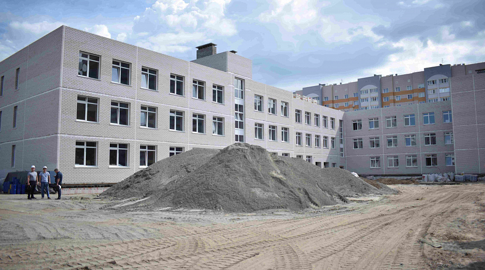 Сергей Дугин проверил ход строительства новой школы в квартале 2006а