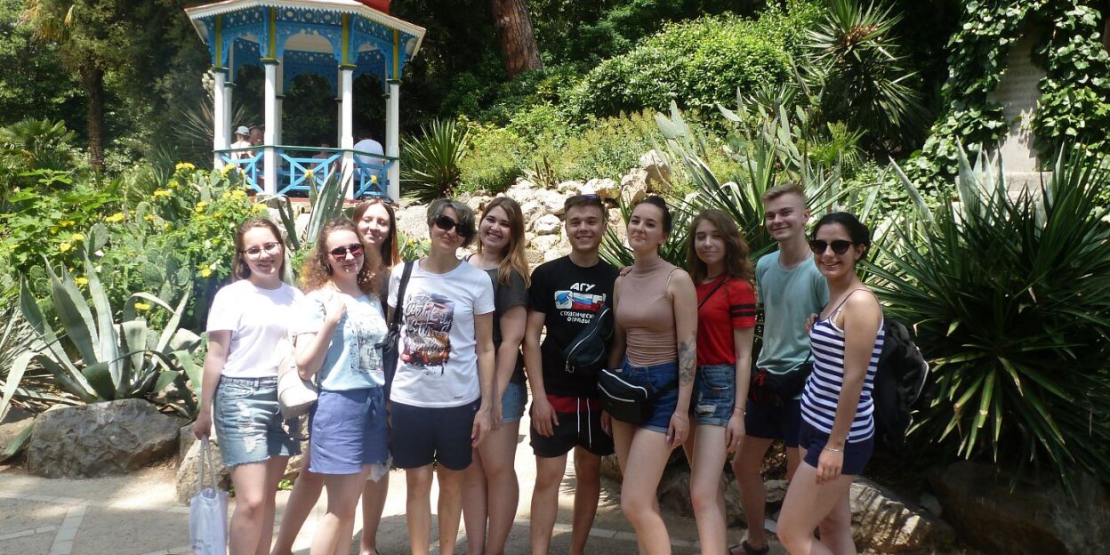 Барнаульские студенты-биологи прошли практику в Никитском ботаническом саду Крыма