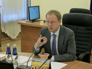 Губернатор Алтайского края Виктор Томенко взял возведение детского сада в Камне-на-Оби на личный контроль