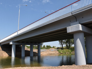 Мост через реку Поперечная в Алтайском крае сдадут в эксплуатацию к концу августа
