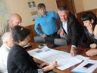 К работам по очистке озера в райцентре Тюменцевского района Алтайского края привлекут дополнительную технику