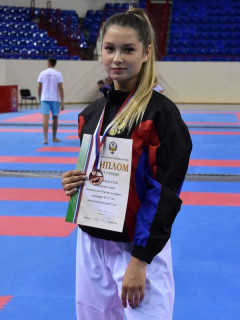 Алтайская спортсменка завоевала бронзу на юношеском первенстве России по карате