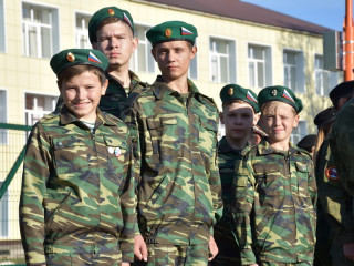 В Алтайском крае более 500 человек приняли участие в слете, посвященном 100-летию Михаила Калашникова