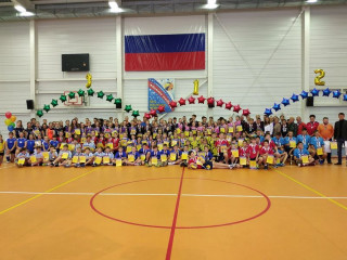 16 волейбольных команд участвовали в финале фестиваля «Здесь зажигаются звезды» в Барнауле