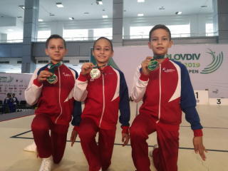 Медали в восьми номинациях завоевали алтайские спортсмены на международных соревнованиях по спортивной аэробике