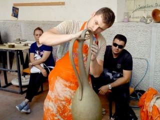 На мастер-шоу народный мастер Алтайского края продемонстрирует новые техники гончарного искусства