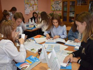 В школах Барнаула проводят открытые уроки по финансовой грамотности с использованием новых учебно-методических комплектов