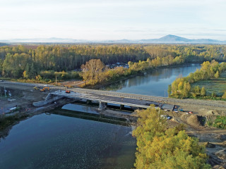 Капитальный ремонт моста через реку Иша в Алтайском крае идет с опережением графика