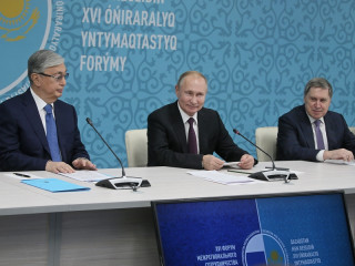 Президент России Владимир Путин считает необходимым развивать туристический проект «Золотое кольцо Алтая»