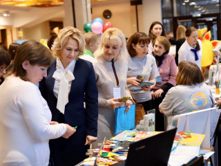 Более 700 человек стали участниками фестиваля-ярмарки инновационных социальных практик «В фокусе – семья» в Барнауле